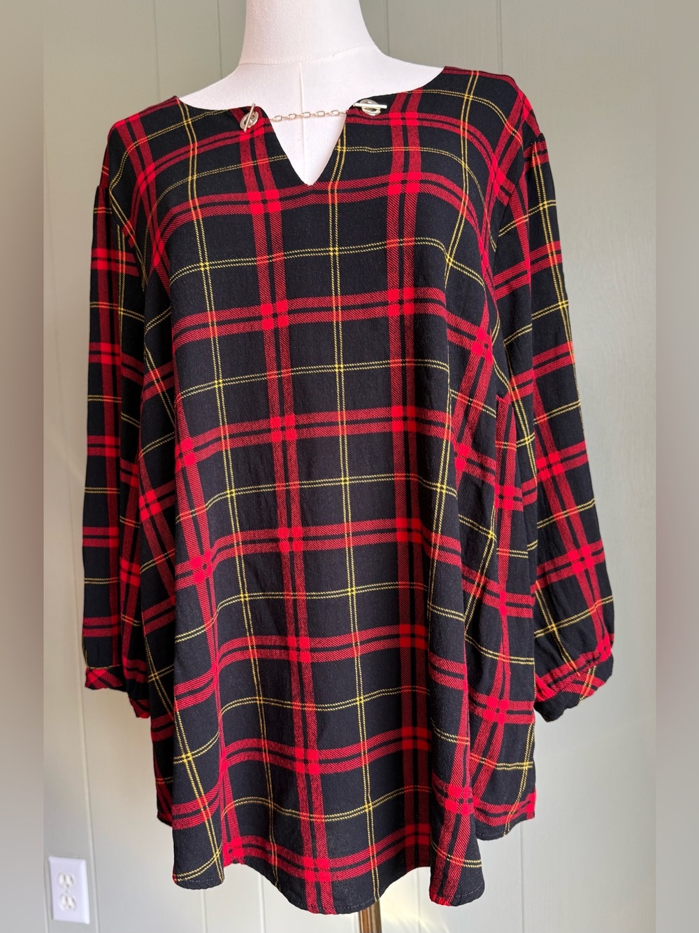 torrid Black & Red Plaid Long-Sleeve Tunic with Gold Chain